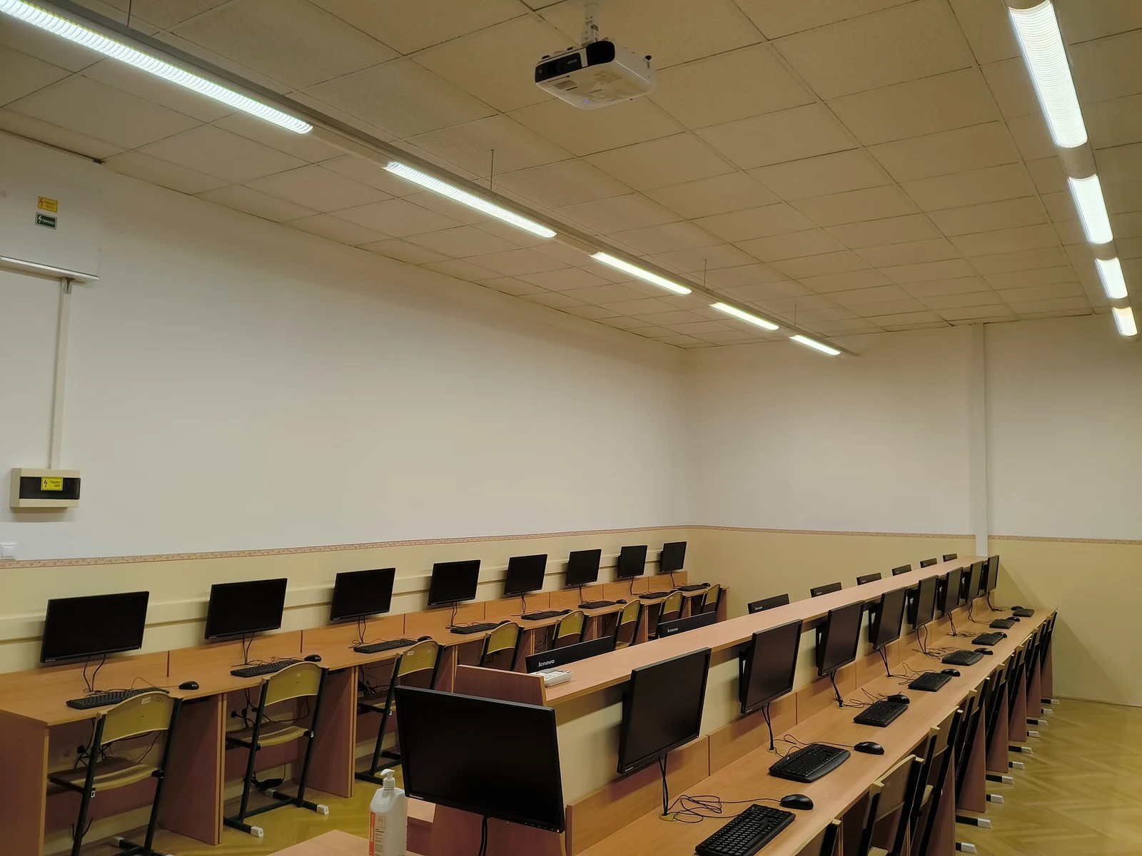 Új informatika terem (224) - 2. kép