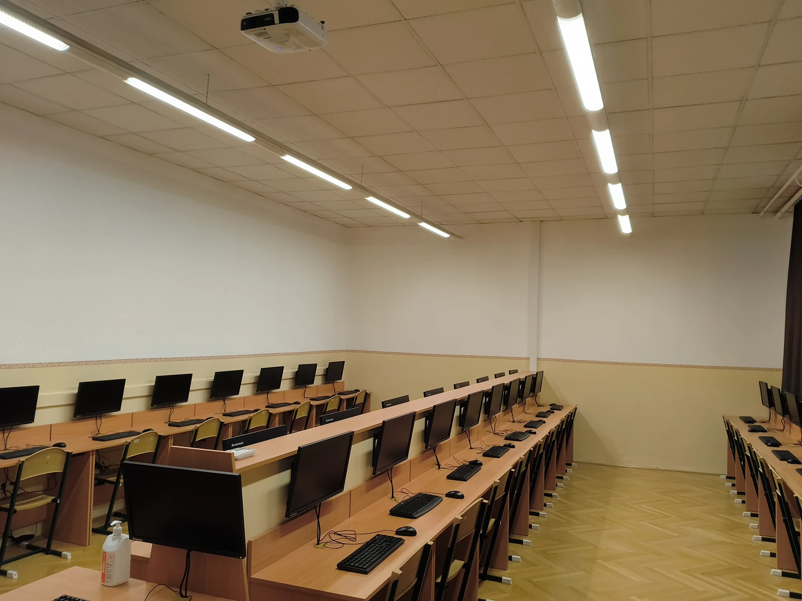 Új informatika terem (224) - 3. kép